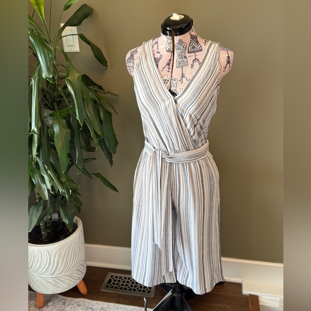 GAP Women’s Sleeveless Tie-Belt Jumpsuit Size Small